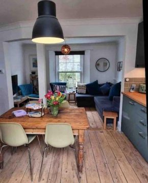 Mermaid Cottage Teignmouth by the beach SLEEPS 7
